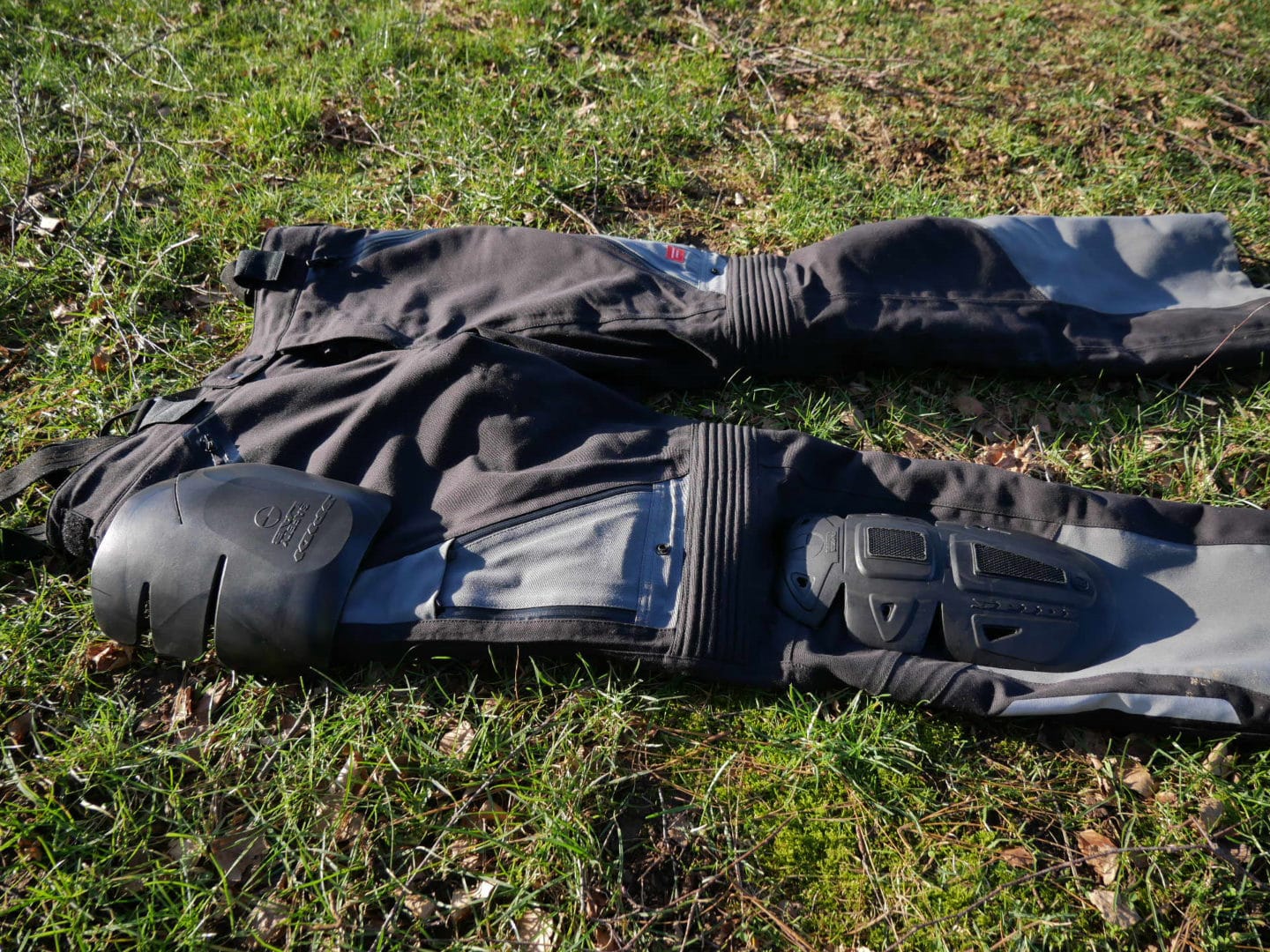 Protections Hanches G-Form – Insert VTT Adulte L/XL – Antidérapant Noir