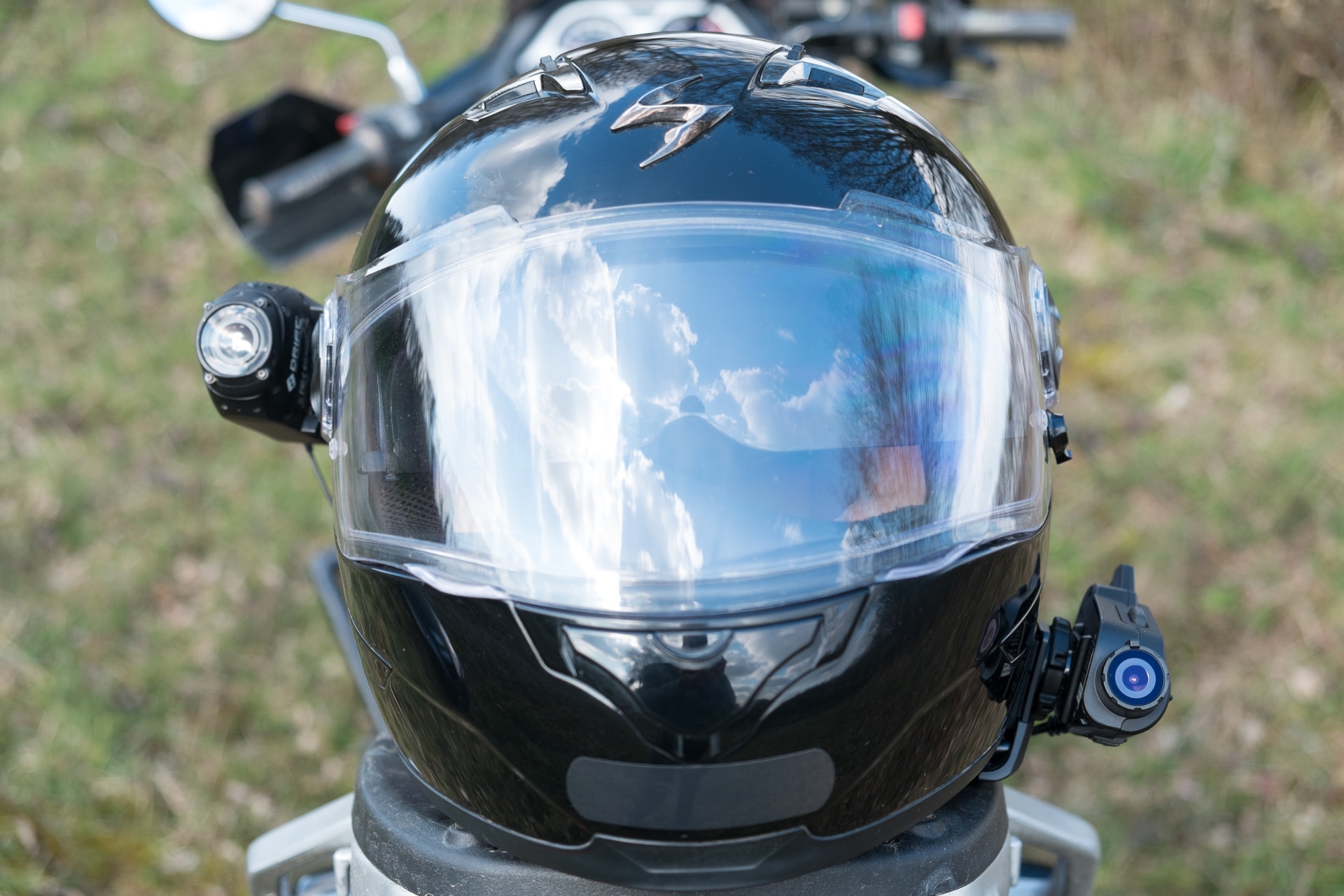Test du Sena 10C : Intercom et Caméra moto, bon à tout faire ? – Motard  Adventure