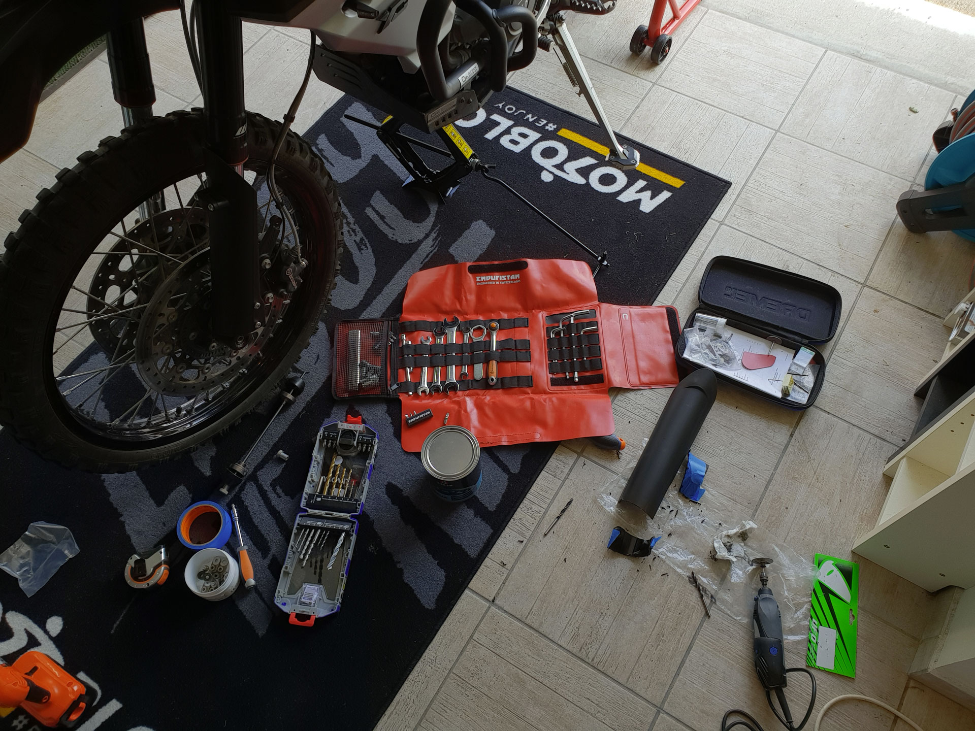 Quels sont les outils essentiels pour débuter la mécanique moto ?