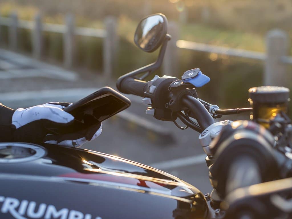 Test du support smartphone pour moto Quad Lock : le quart de tour