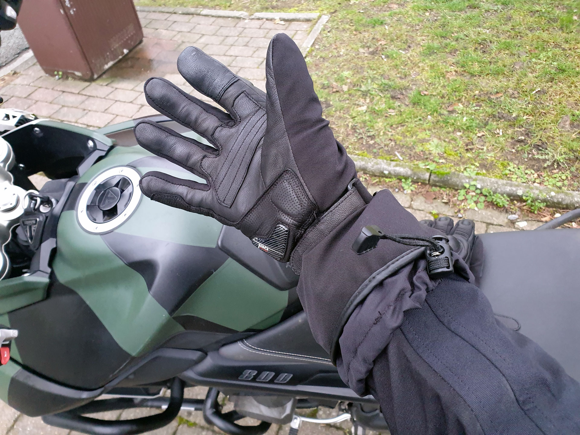 Essai accessoire du motard : gant moto hiver Racer Cell