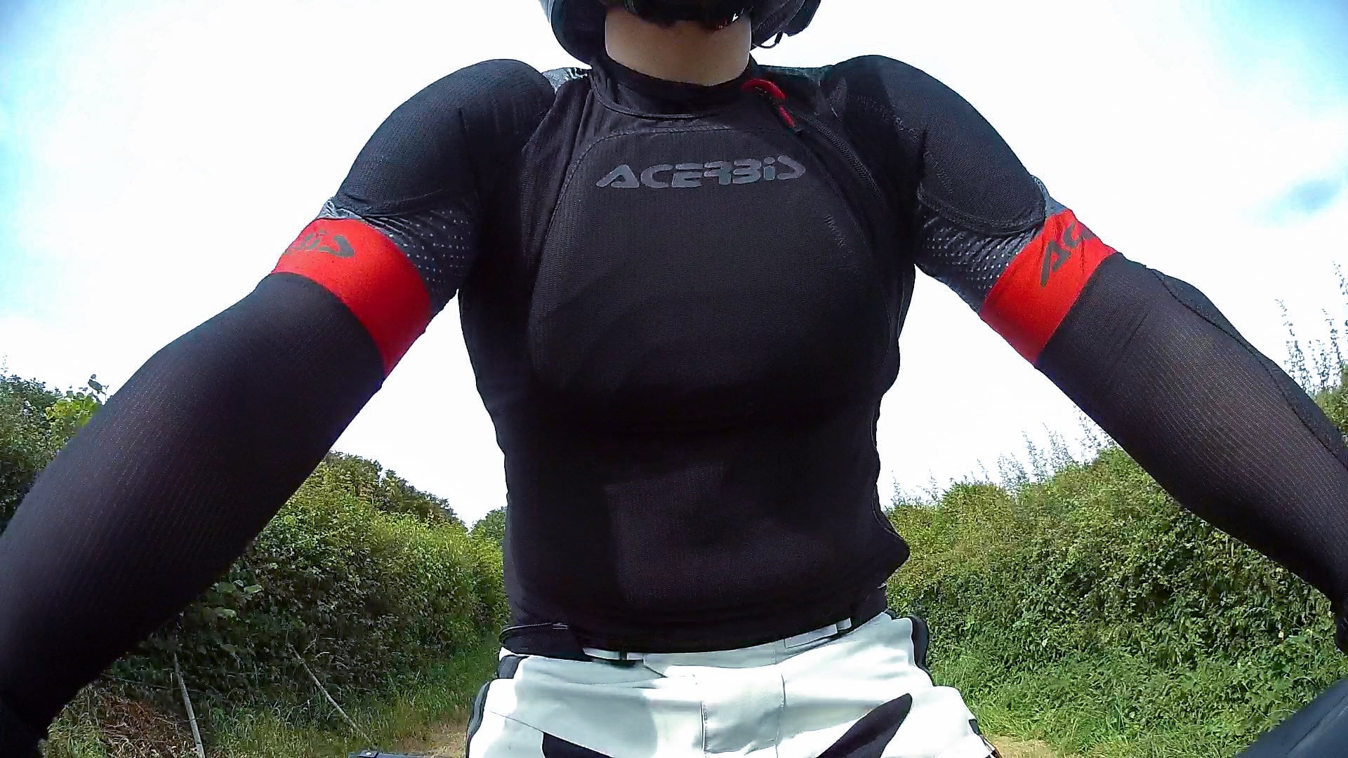 Test du gilet de protection Acerbis X-Air Body Armour : comme une seconde  peau – Motard Adventure