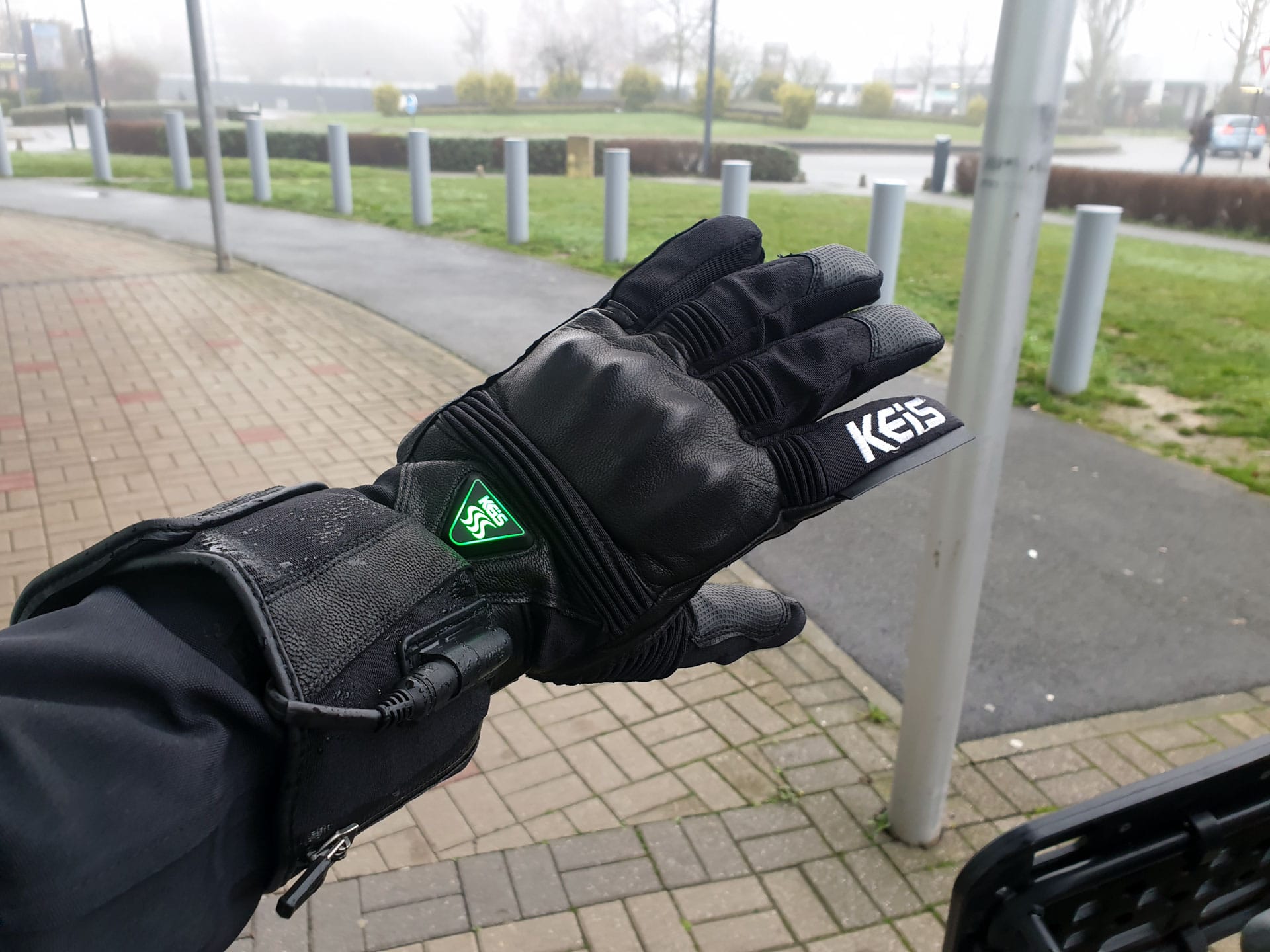 Sous-gants chauffants Keis G102 noirs - Équipement route sur La