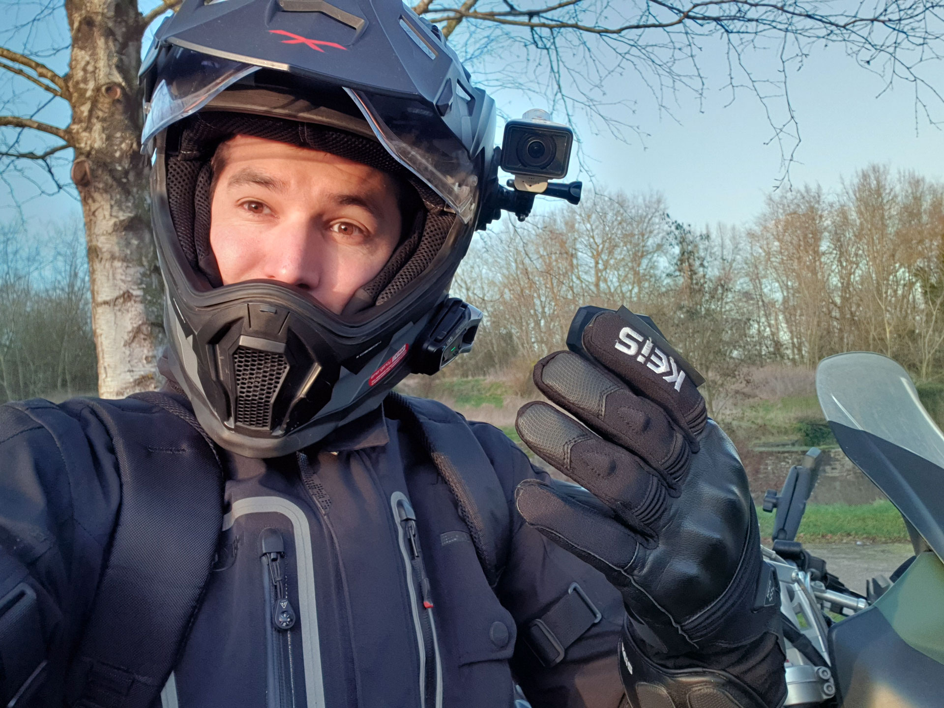 Test des gants hiver chauffants Keis G601 : ils font fi(l) du froid ! –  Motard Adventure
